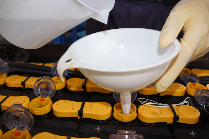 免維護蓄電池如何手動加水？加水步驟介紹