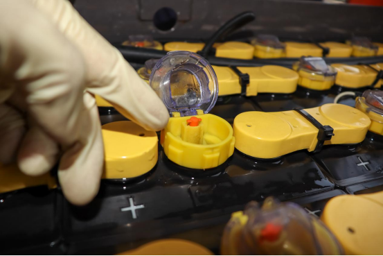 怎樣判斷鉛酸蓄電池缺水狀態(tài)？